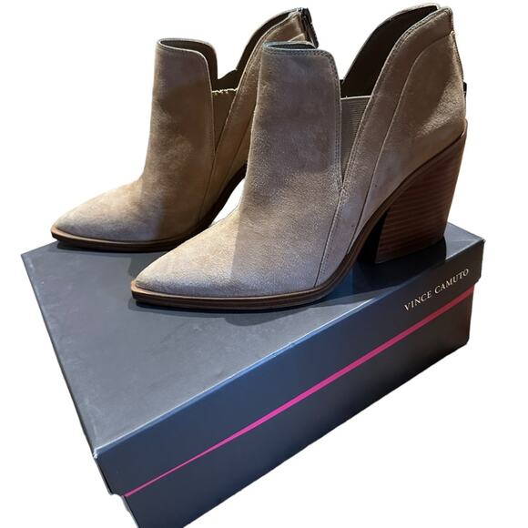 Vince Camuto Gradina Women’s Size 9 Tortilla Suede Pointed Toe Booties Zip Back - Picture 2 of 10